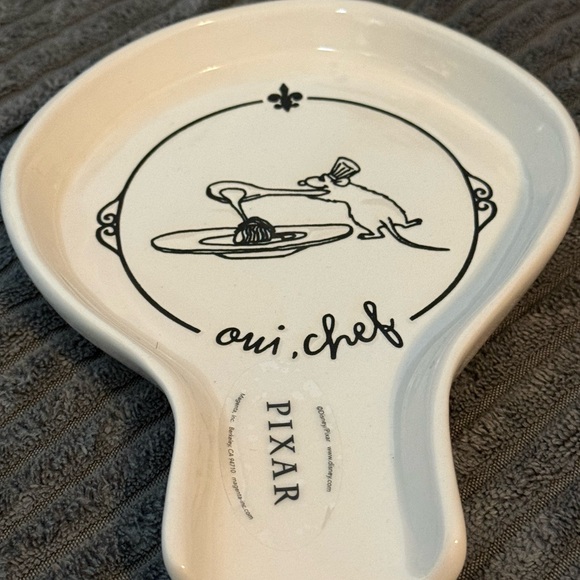 Rae Dunn Disney Pixar Ratatouille White & Black Spoon Rest - OUI,CHEF- New - Picture 2 of 5